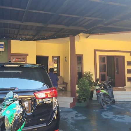 New Puri Amalia Leilighet Banyuwangi  Eksteriør bilde